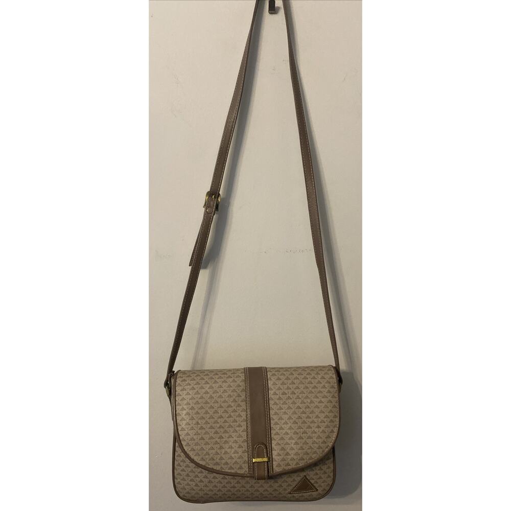 Vintage 1984s Liz Claiborne Women's Beige Crossbody Bag Size-9x6x3 inches